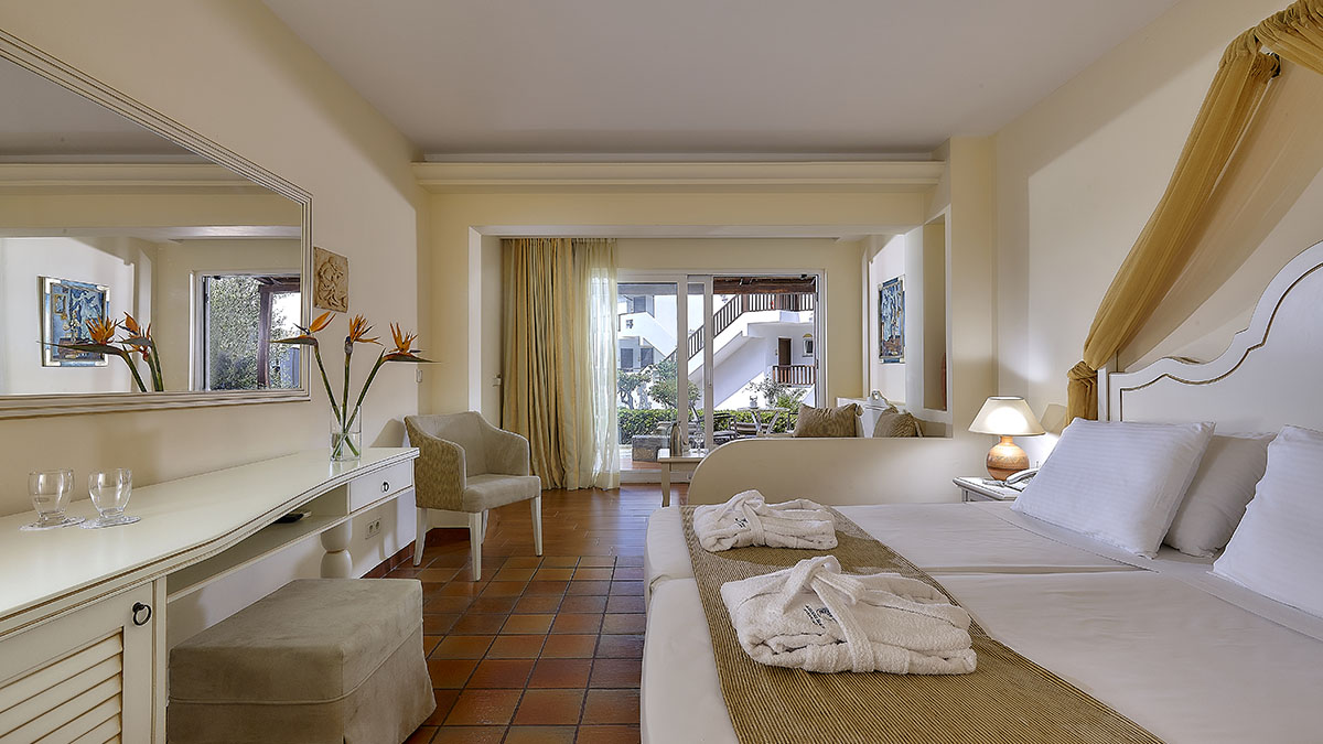 Alexander Beach Hotel & Village